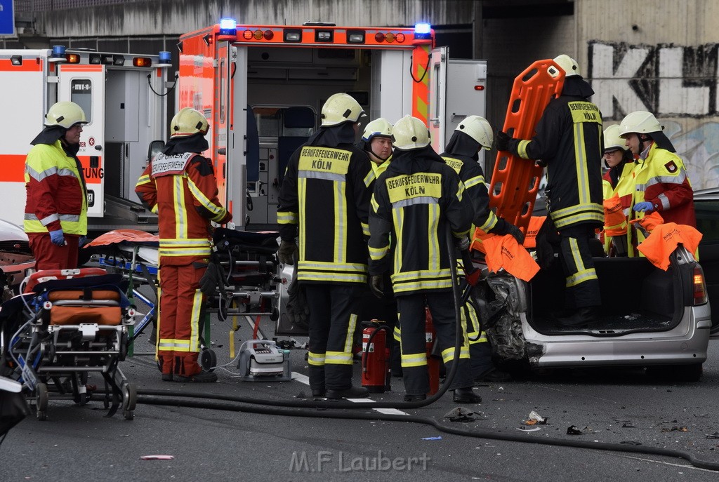 VU Auffahrunfall A 3 Rich Oberhausen kurz vor AS Koeln Dellbrueck P034.JPG - Miklos Laubert